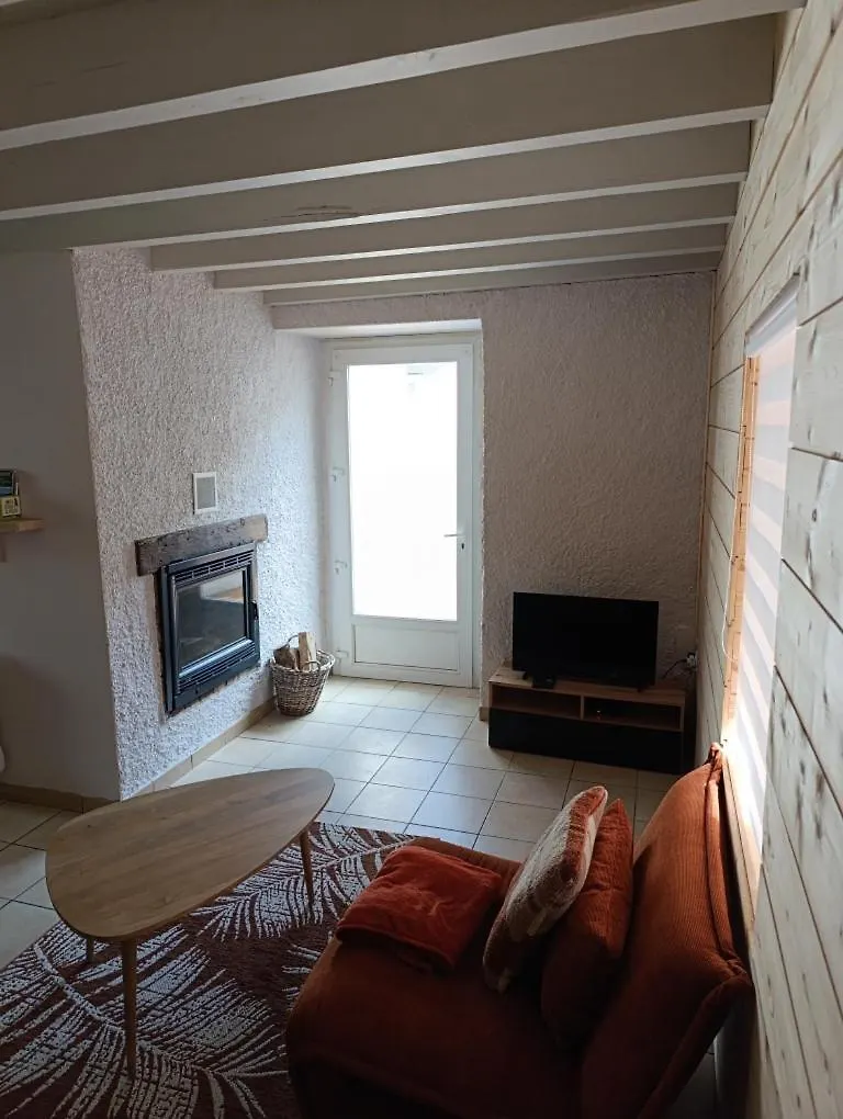 Semesterbostad La Maisonnette Lugagnan