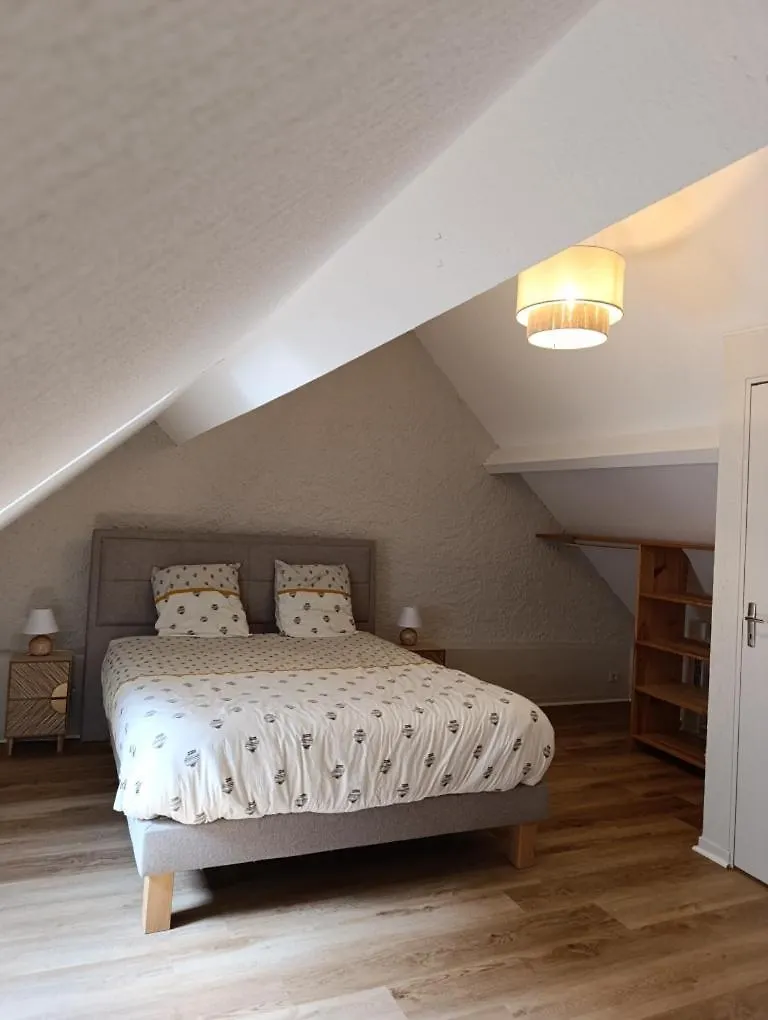 Semesterbostad La Maisonnette Lugagnan